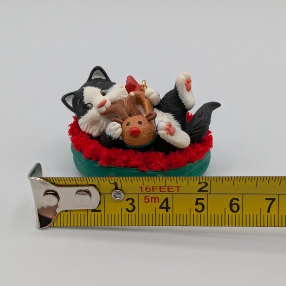 Hallmark Keepsake Mischievous Kittens 2007 Christmas Ornament, 9th in the Series - Picture 10 of 12